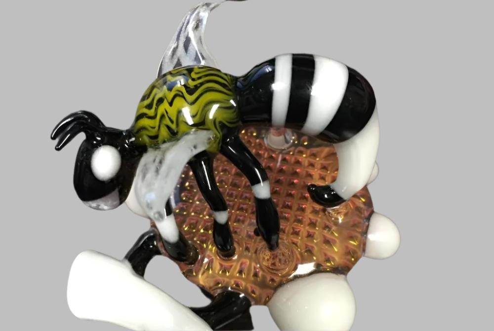 AZP Wasp Pendant - shell shock